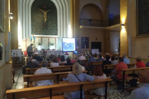 Imagen de la conferencia que tuvo lugar en la iglesia de San Diego